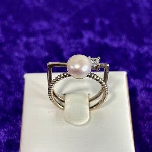 NEW Pearl ring with Austrian Crystal white solitaire stone and rhinestone band